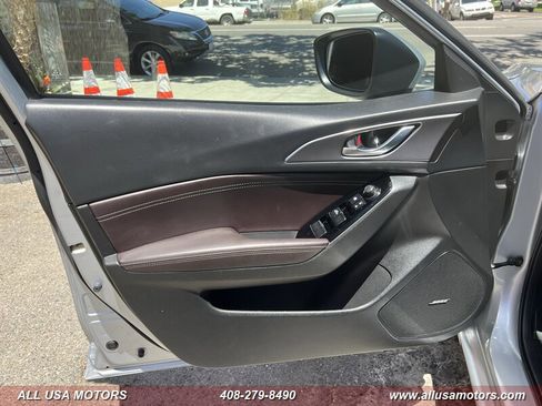 Used 2017 MAZDA MAZDA3 Grand Touring w/ Premium Equipment Package FWD image 12