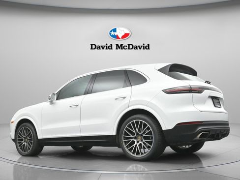 Used 2022 Porsche Cayenne image 8