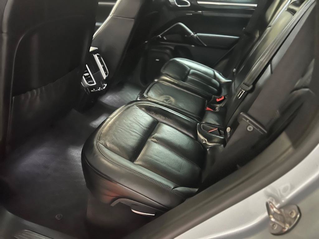 Used 2017 Porsche Cayenne AWD/4WD image 22