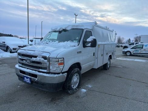 New 2026 Ford E-350 and Econoline 350 Super Duty w/ Power Equipment Group RWD image 5