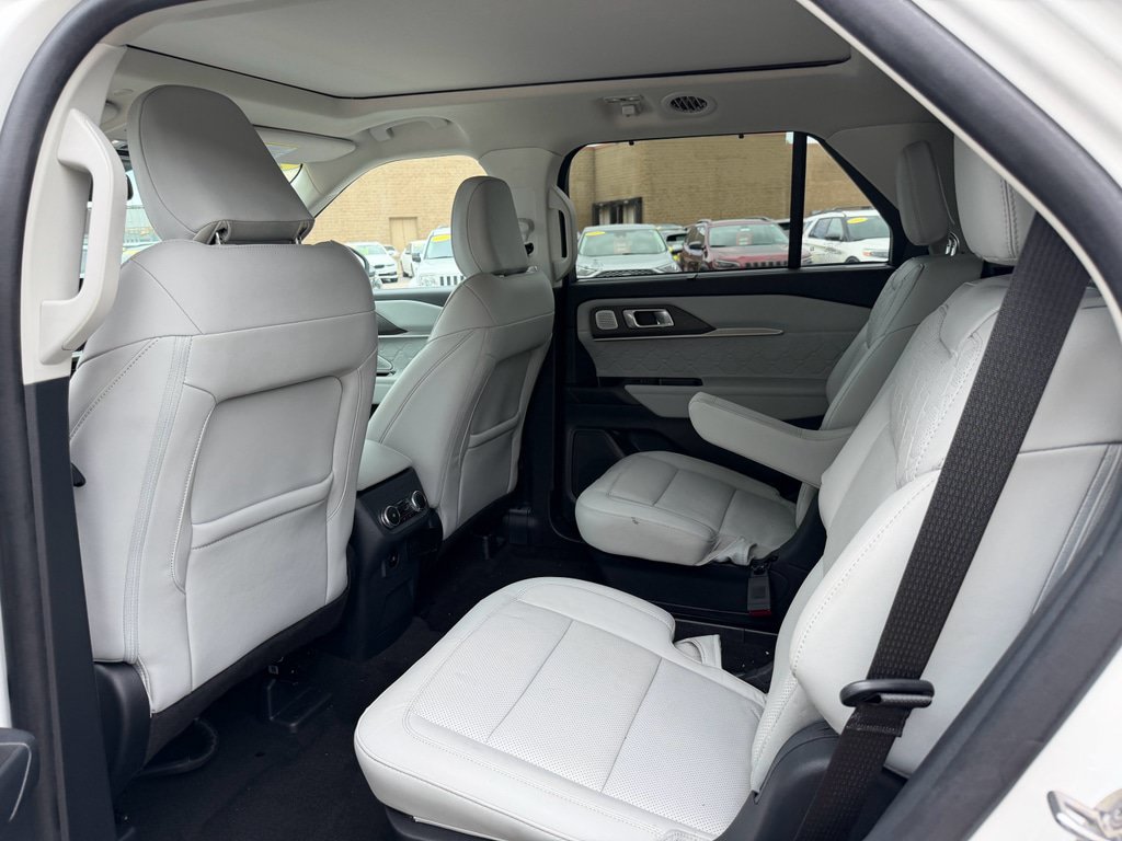 Used 2025 Ford Explorer Platinum w/ LUX Leather Package AWD/4WD image 8
