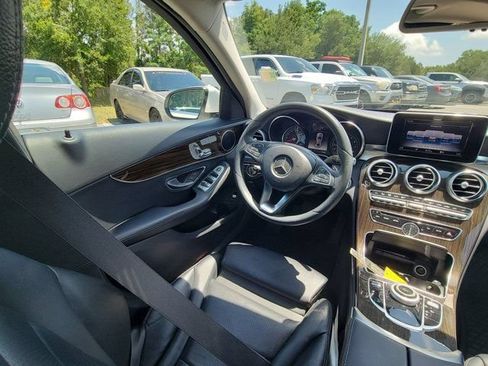 Used 2018 Mercedes-Benz C 300 4MATIC Sedan image 7