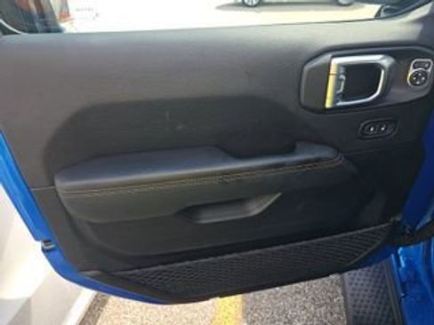 Used 2022 Jeep Wrangler Unlimited Sahara AWD/4WD image 8