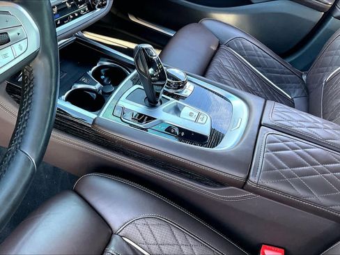 Used 2022 BMW 740i w/ Luxury Rear Seating Package image 13