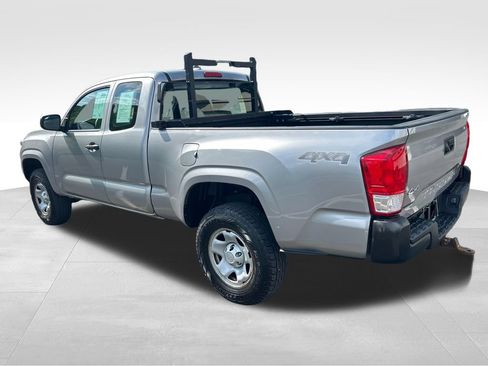 Used 2017 Toyota Tacoma SR AWD/4WD image 3