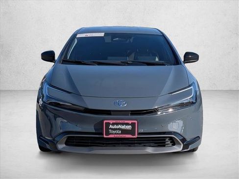 Used 2024 Toyota Prius XLE FWD image 2