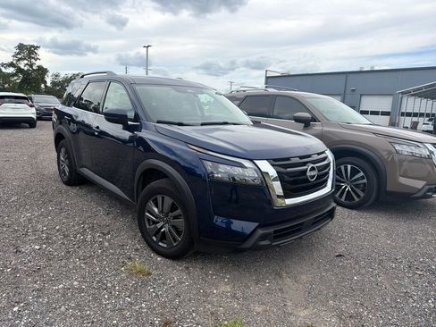 Used 2025 Nissan Pathfinder SV AWD/4WD image 3