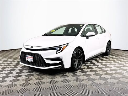 Certified 2025 Toyota Corolla SE image 2