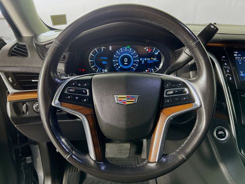 Used 2019 Cadillac Escalade ESV Luxury AWD/4WD image 12