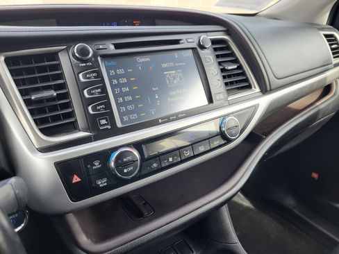 Used 2017 Toyota Highlander Limited image 11