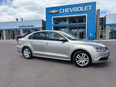 Used 2014 Volkswagen Jetta SE FWD image 1