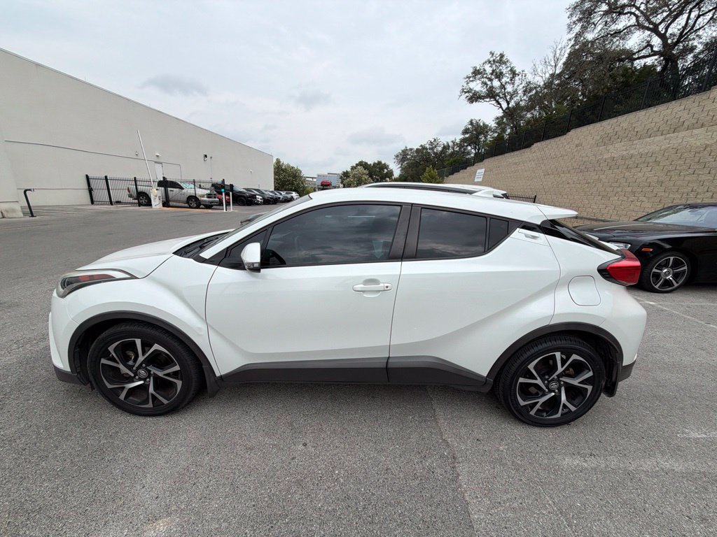 Used 2018 Toyota C-HR XLE FWD image 2