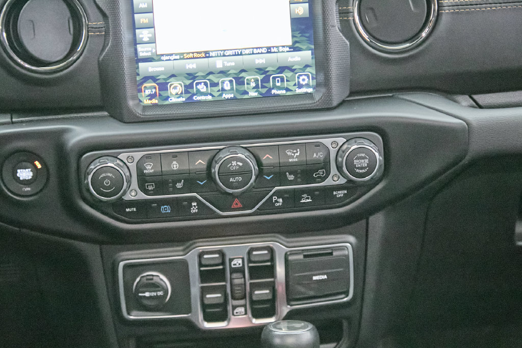 Used 2023 Jeep Wrangler Unlimited Sahara AWD/4WD image 38