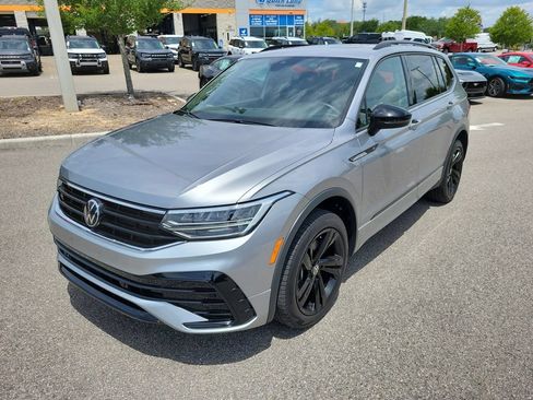Used 2024 Volkswagen Tiguan SE R-Line FWD image 2