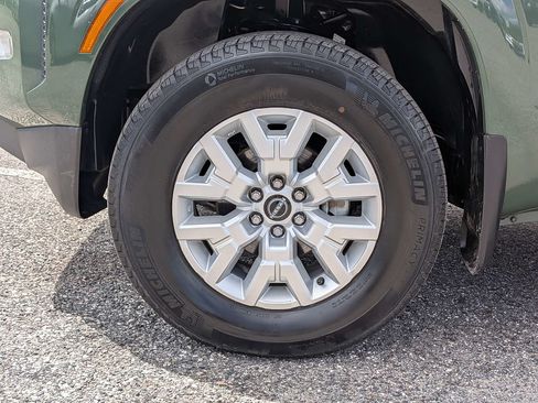 Used 2024 Nissan Frontier SV w/ Technology Package AWD/4WD image 9