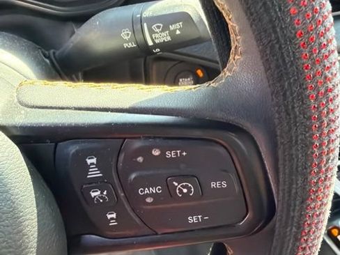 Used 2024 Jeep Gladiator Sport AWD/4WD image 12
