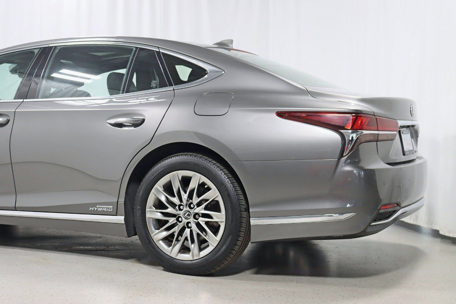 Used 2018 Lexus LS 500h AWD w/ Accessory Package (Z2) image 10