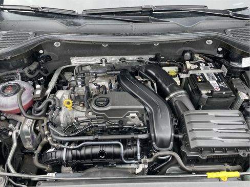 Used 2022 Volkswagen Taos SE w/ Panoramic Sunroof Package image 11