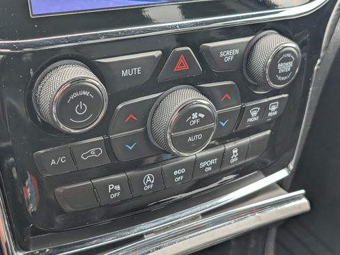 Used 2020 Jeep Grand Cherokee Altitude RWD image 23