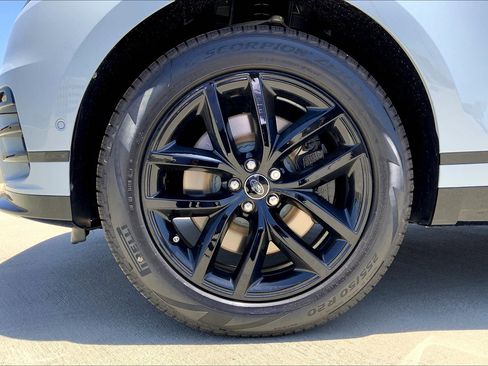 New 2026 Land Rover Range Rover Velar Dynamic SE image 17