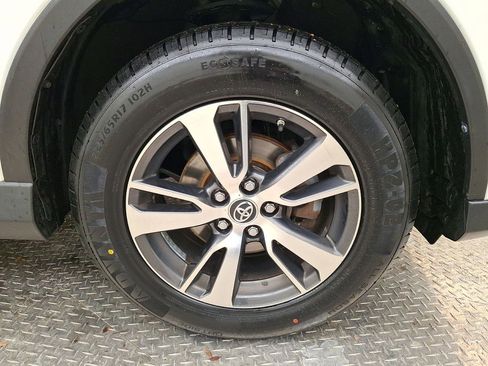 Used 2018 Toyota RAV4 XLE image 27