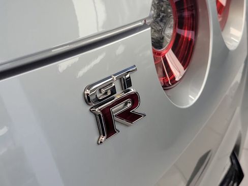 Used 2024 Nissan GT-R Premium w/ Premium Interior Package image 12