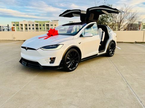 Used 2020 Tesla Model X Long Range image 1