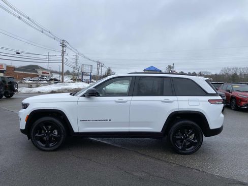 Used 2023 Jeep Grand Cherokee Altitude image 8