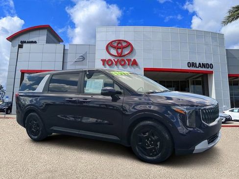 Used 2025 Kia Carnival FWD image 1