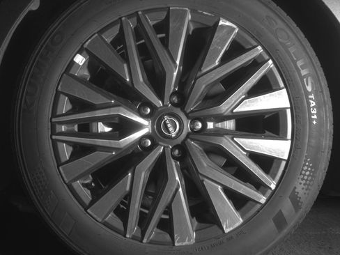 Used 2025 Nissan Altima 2.5 SV image 12