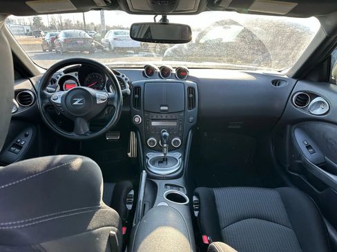 Used 2009 Nissan 370Z Touring image 12