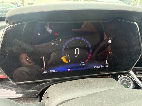 Used 2025 Chevrolet Trax RS FWD image 7