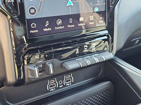 New 2026 RAM 1500 4x4 Crew Cab image 25