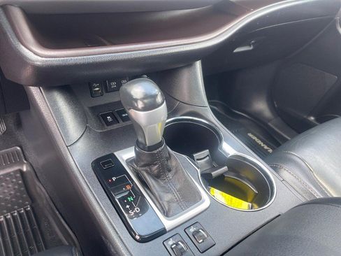 Used 2018 Toyota Highlander XLE AWD/4WD image 33