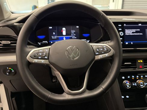 Used 2024 Volkswagen Taos SE image 16