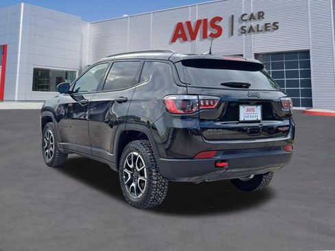 Used 2025 Jeep Compass Trailhawk AWD/4WD image 10