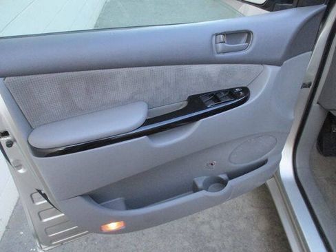Used 2005 Toyota Sienna LE FWD image 14