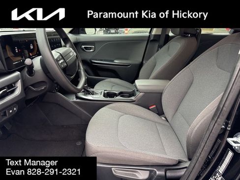 Used 2025 Kia K4 LX image 28