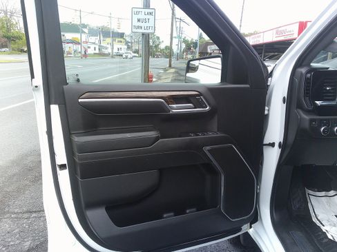 Used 2023 GMC Sierra 1500 SLE AWD/4WD image 16