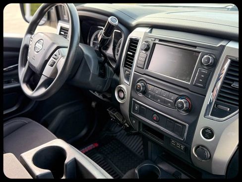 Used 2019 Nissan Titan SV RWD image 14