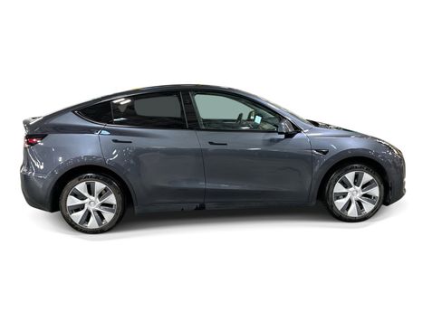 Certified 2023 Tesla Model Y Long Range AWD/4WD image 7