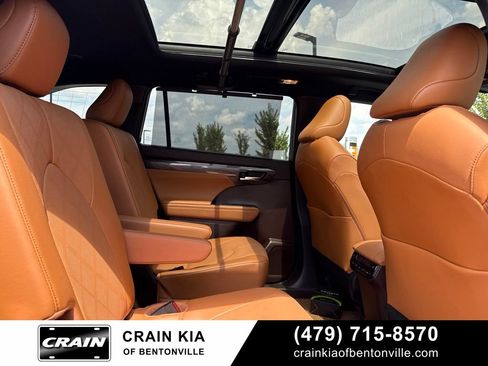 Used 2022 Toyota Highlander Platinum AWD/4WD image 4