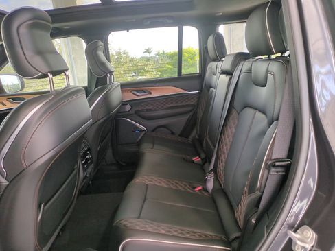 New 2025 Jeep Grand Cherokee Summit image 15