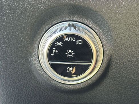 Used 2025 Mercedes-Benz C 300 4MATIC Sedan image 17