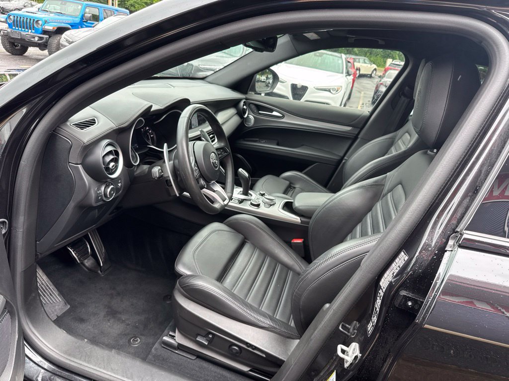 Used 2023 Alfa Romeo Stelvio Veloce AWD/4WD image 27