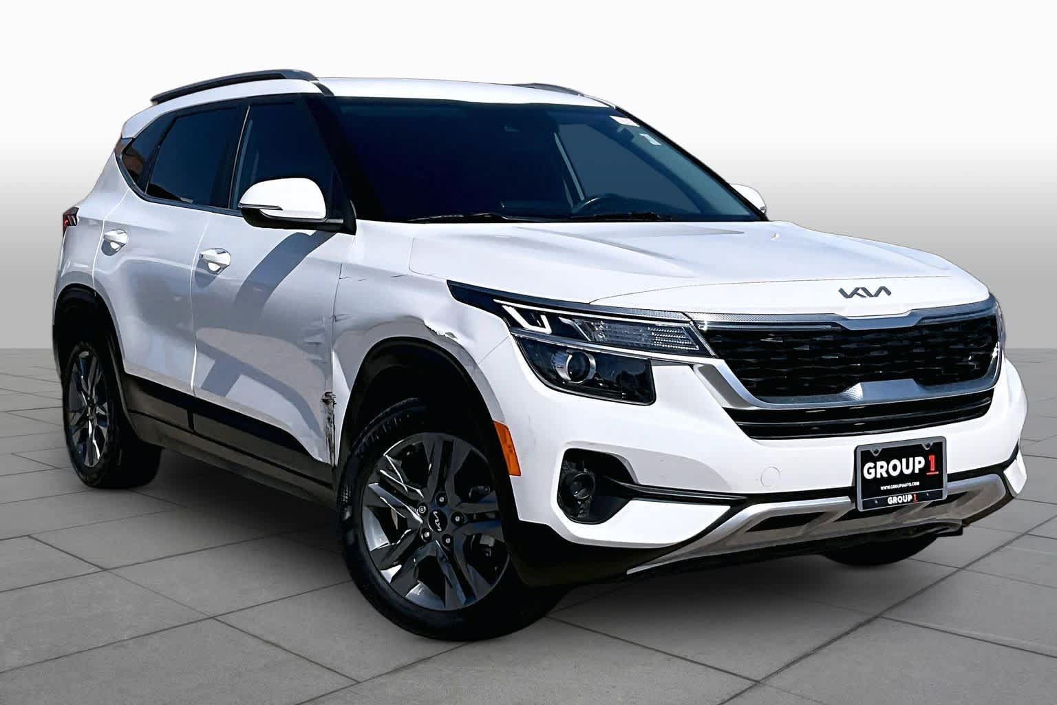 Used 2023 Kia Seltos S w/ Navigation Package FWD image 3