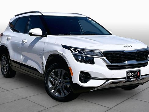 Used 2023 Kia Seltos S w/ Navigation Package FWD image 3