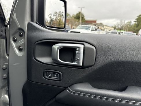 Used 2022 Jeep Wrangler Unlimited Sahara w/ Cold Weather Group image 29