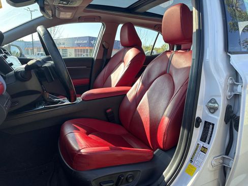 Used 2019 Toyota Camry XSE FWD image 3