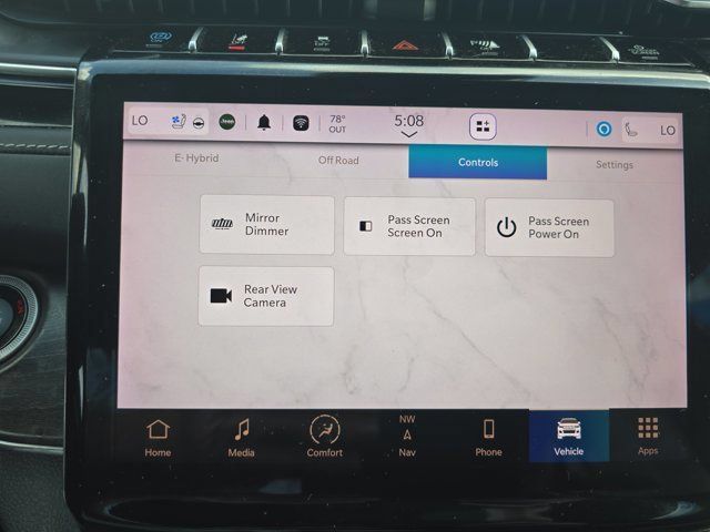 Used 2022 Jeep Grand Cherokee Overland w/ Luxury Tech Group IV AWD/4WD image 46